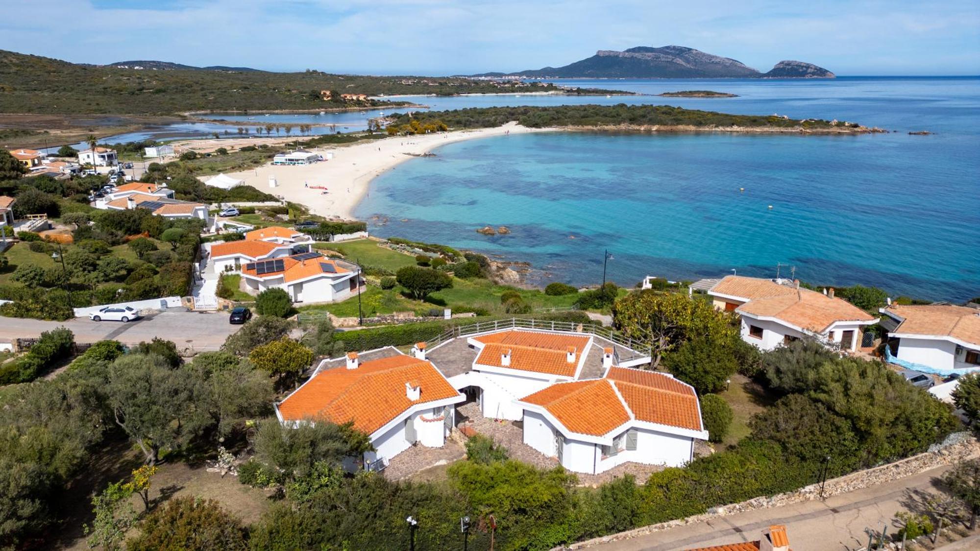 Tulli Fronte Bados -pittulongu-golfo Aranci *